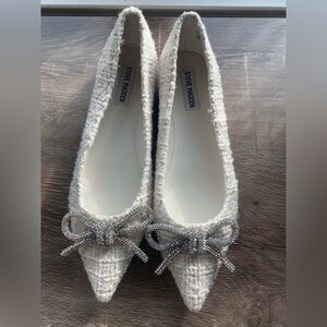 Elina Crystal Bow Pointed Toe Ballet Flat (Women)
Steve Madden